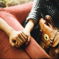 Thì trong lúc tình còn ấm, xin giữ chặt tay nhau 2