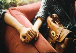 Thì trong lúc tình còn ấm, xin giữ chặt tay nhau 4