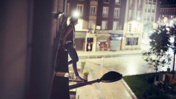 Quan tâm nhau một cách thầm lặng cũng được mà 4