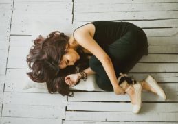 Tuổi 20, nhìn quanh đâu cũng thấy cô đơn và thất vọng 8