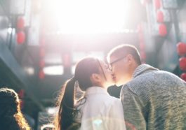 Nghĩ gì lắm thế, yêu đi thôi? 11