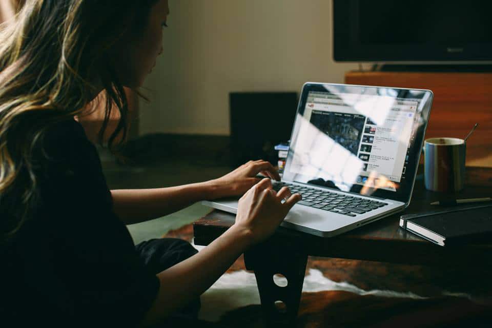 Khi mình từ bỏ nhau trên Facebook 1