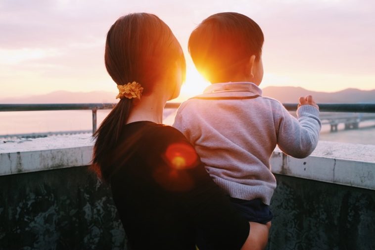 Chỉ vì cái bánh trung thu mà mẹ con tôi bị đuổi ra đường 1