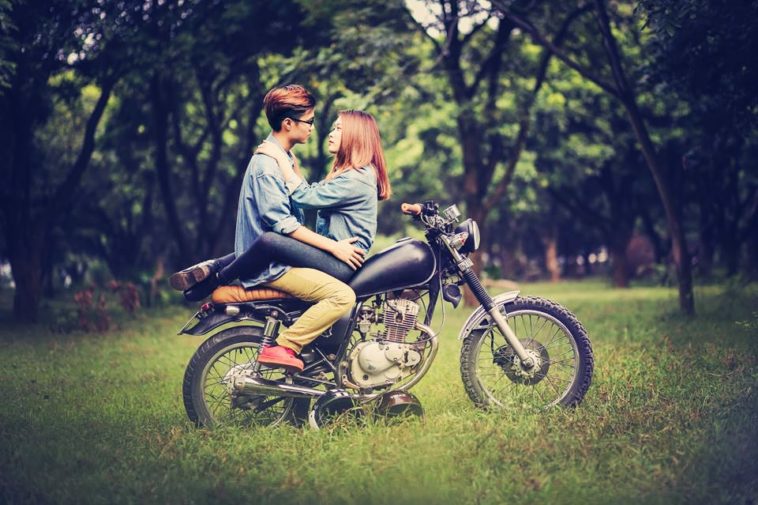 Hãy yêu ngay những chàng trai đi xe số 1