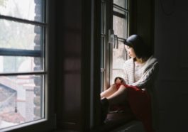Khi buồn... đừng hút thuốc và thức khuya, thậm chí là đừng khóc