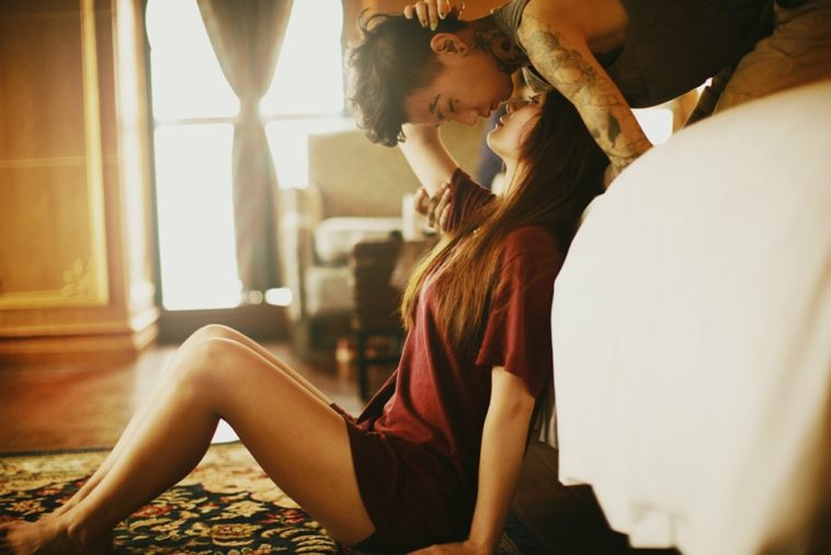 Em vốn dĩ là một đứa con gái cuồng dâm, nhưng chỉ cuồng với anh thôi 13 Em vốn dĩ là một đứa con gái cuồng dâm, nhưng chỉ cuồng với anh thôi 1