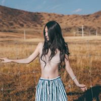 Cách dễ nhất để buồn là đặt hạnh phúc của mình vào tay người khác 2