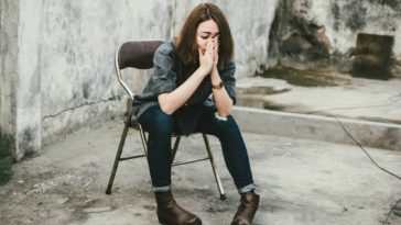 Phụ nữ chẳng bao giờ mạnh mẽ như vẻ bề ngoài... chỉ là họ đang diễn thôi 2