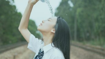 Này cô gái! tỉnh lại đi tình yêu không lãng mạn như bạn nghĩ đâu... 1
