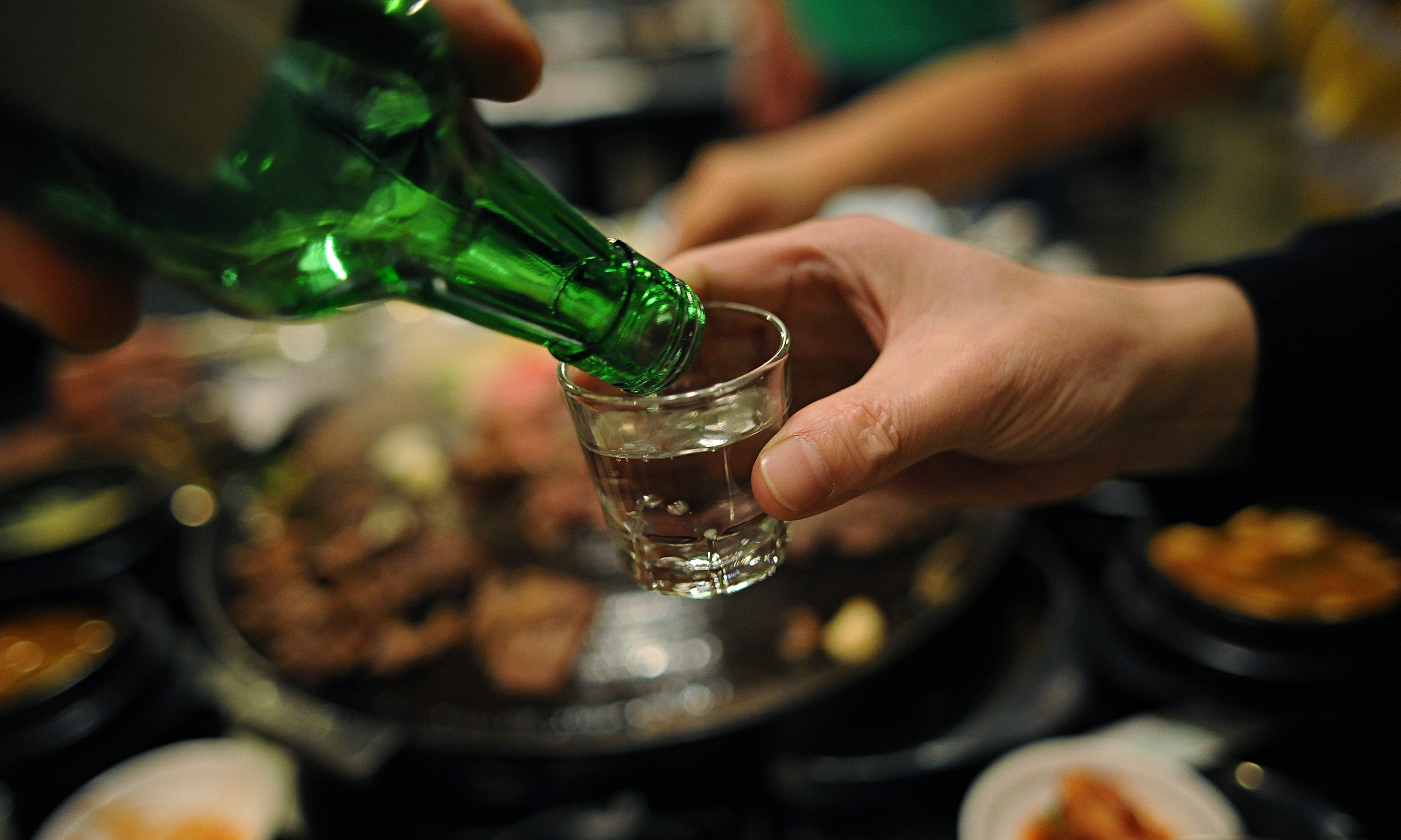 Bạn tôi ơi, đừng ép nhau chén rượu nữa... 4 Bạn tôi ơi, đừng ép nhau chén rượu nữa... 2