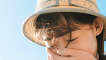 Ai trong đời cũng có ít nhất một lần ngu ngốc si tình một kẻ bỏ rơi mình 1