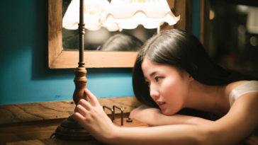 Anh chưa từng quan tâm em muốn gì...