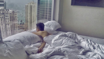 Em ra đi để lại một khoảng trời trống không trong tôi