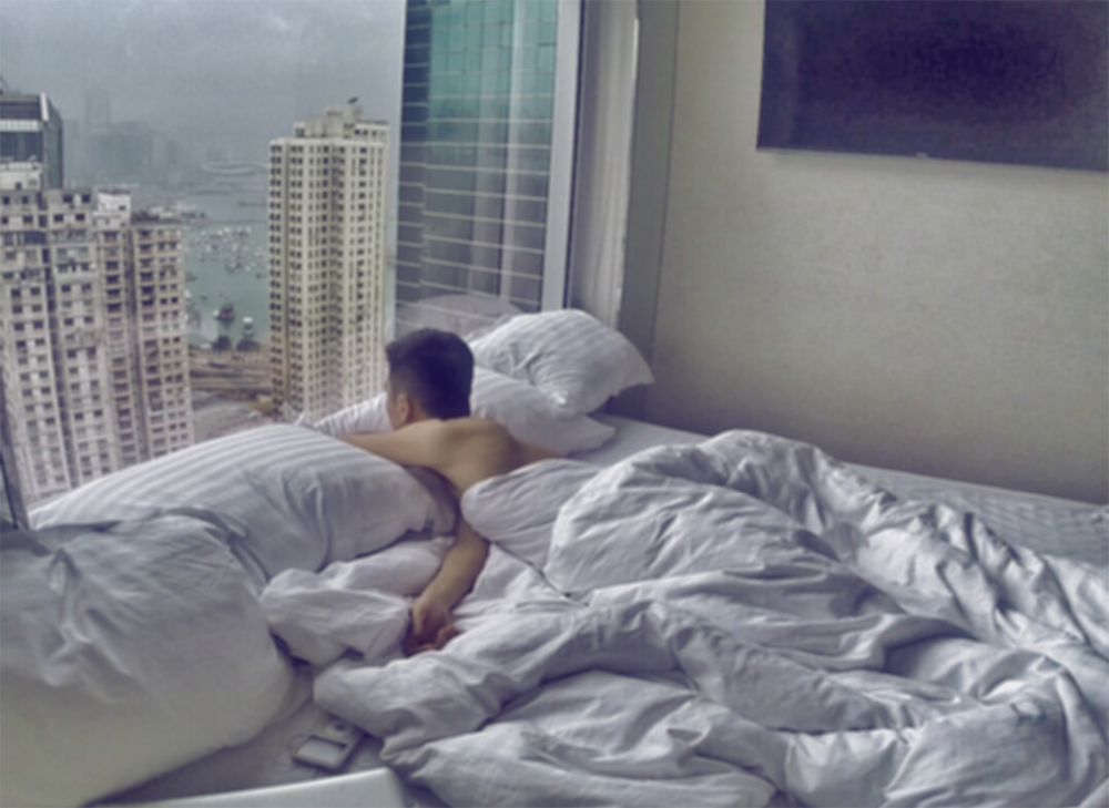 Em ra đi để lại một khoảng trời trống không trong tôi
