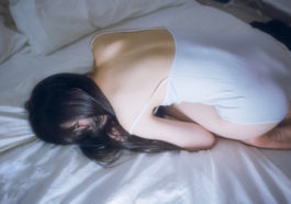 Ngay cả chiếc giường cũ... anh cũng không mua cho mẹ con tôi