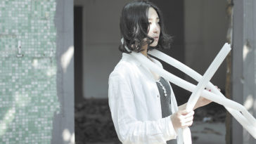 Đừng tỏ ra yếu đuối nữa hãy mạnh mẽ lên