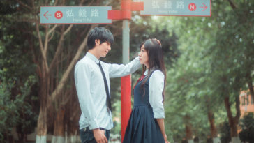 Hay chúng ta đừng buông tay nhau nữa?