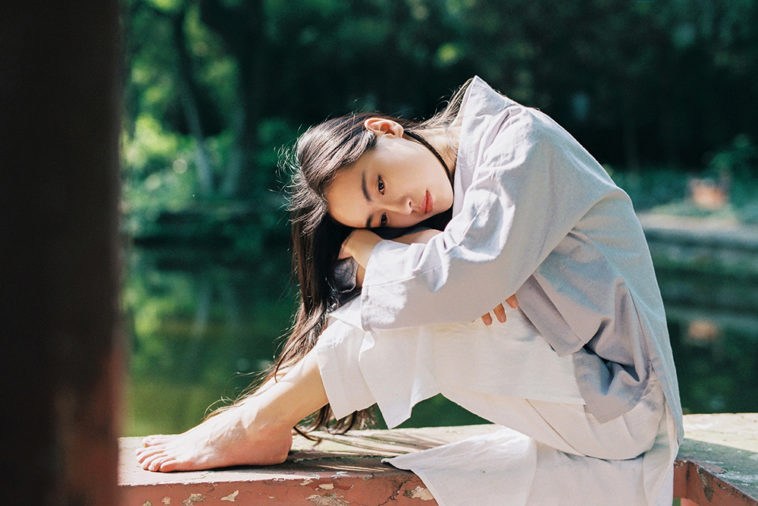 Là con gái thì phải chịu thiệt thòi đi một chút…