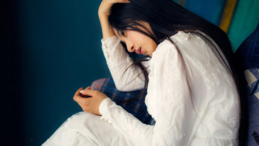Nếu mệt thì dừng lại một chút, hà cớ gì phải buông tay nhau...