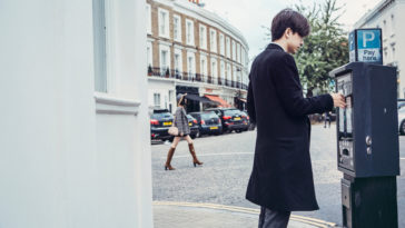 Đôi khi, người ta đi hết cuộc đời nhưng vẫn chẳng tìm thấy nhau