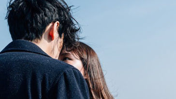 Đôi khi người ta không có đủ can đảm rời xa một mối tình lâu năm