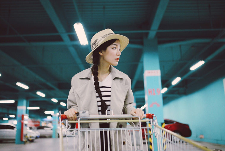 Mấy ai đã từng đi qua thương nhớ mà quên được nhau?