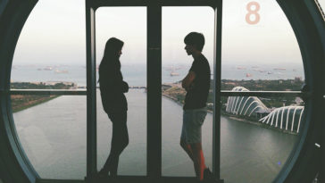 Nếu chúng ta phải xa nhau thì chỉ trách cái duyên gặp gỡ quá mỏng