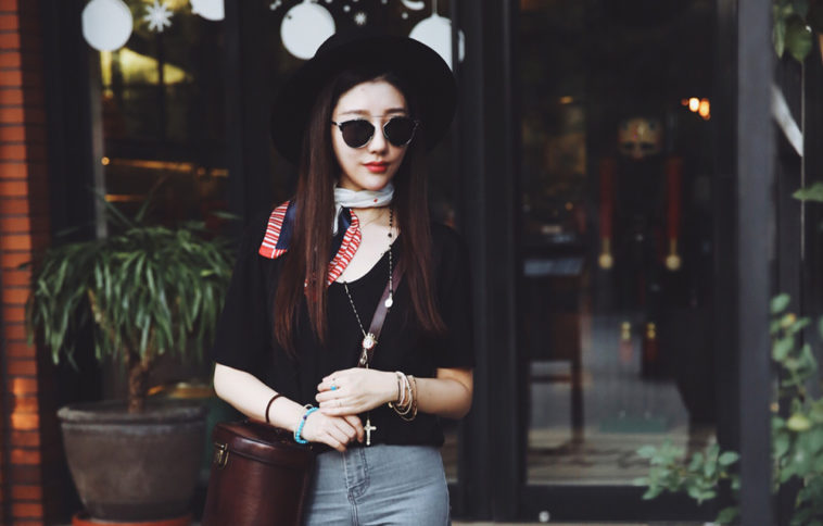 Phụ nữ càng cười tươi với bạn bao nhiêu, chứng tỏ bạn càng xa lạ... 13 Phụ nữ càng cười tươi với bạn bao nhiêu, chứng tỏ bạn càng xa lạ...