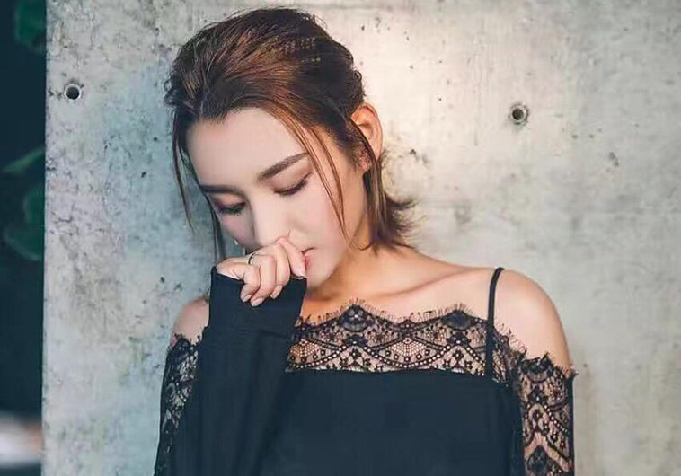 Ai cũng có một khoảng trống mà chẳng thể nào chạm vào...