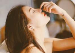 Có những người, suốt đời chỉ đi tìm một nụ hôn…