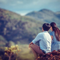 Hãy bên nhau khi bạn chẳng có gì nhiều trong tay...