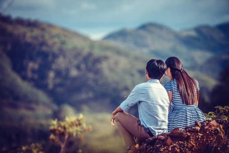 Hãy bên nhau khi bạn chẳng có gì nhiều trong tay...