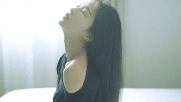 Phụ nữ nếu muốn hạnh phúc thì đừng nên nắm quá chặt...