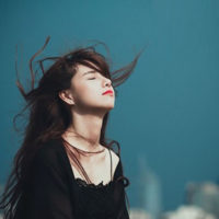 Thay vì cứ yếu đuối thì hãy thử một lần mạnh mẽ xem sao...