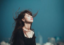Thay vì cứ yếu đuối thì hãy thử một lần mạnh mẽ xem sao...