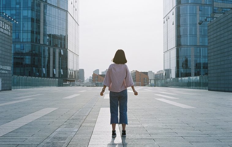 Tuổi trẻ lắm khi cũng lạ thật, chỉ muốn bỏ hết mà đi... 13 Tuổi trẻ lắm khi cũng lạ thật, chỉ muốn bỏ hết mà đi...