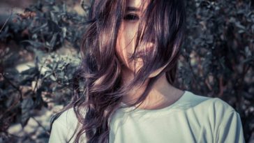 Yếu đuối là đặc quyền của phụ nữ, tại sao phải chống lại để làm gì?