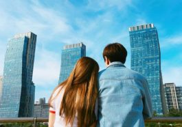 Có thể em yếu đuối, nhưng khi anh cần, cứ vai em mà tựa.