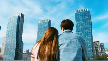 Có thể em yếu đuối, nhưng khi anh cần, cứ vai em mà tựa.