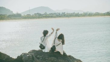 Khi bạn thân bỗng trở thành những người xa lạ...