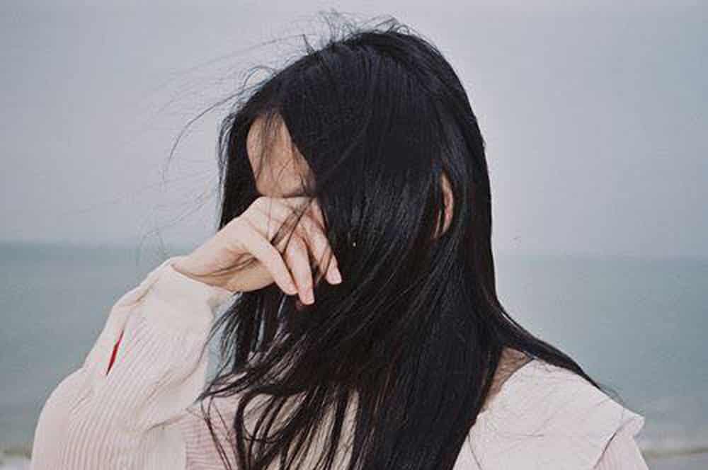 Làm ơn... đừng khuyên ai đó từ bỏ tình cảm của chính mình