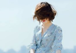 Trong tình yêu, tất cả phụ nữ đều khờ dại và yếu đuối đến lạ...
