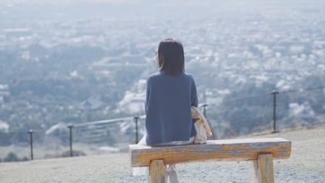 Viết cho em, người chưa từng chạm tay đến hạnh phúc…