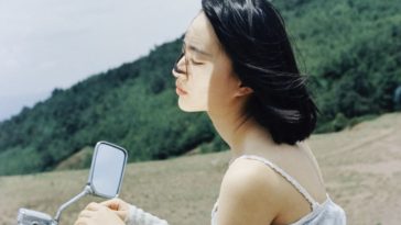 Yếu đuối một chút thôi, rồi sau đó mạnh mẽ lên em nhé...