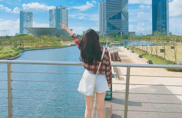 Cuộc đời chỉ thay đổi khi chúng ta thay đổi...
