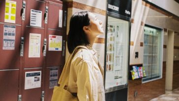 Đừng trao yêu thương dễ dàng trong lúc đang cô đơn...