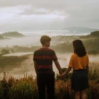 Một cái nắm tay công khai còn hơn cả ngàn nụ hôn trong bóng tối... 22 Một cái nắm tay công khai còn hơn cả ngàn nụ hôn trong bóng tối...