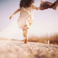 Con gái à, hãy ở bên người có khả năng lắng nghe mọi điều từ con...