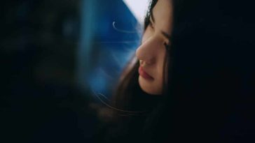 Anh ta có thực sự quan tâm, hay bạn chỉ là "chú hề" đáng thương?