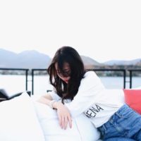 Yêu xa là khi chia tay mà chẳng được nhìn nhau để nói lời tạm biệt
